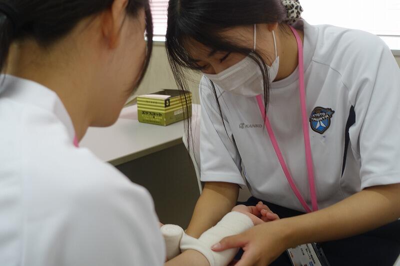 包帯法【巻軸帯】（人間科学科2年生） - 京都府立京都八幡高等学校